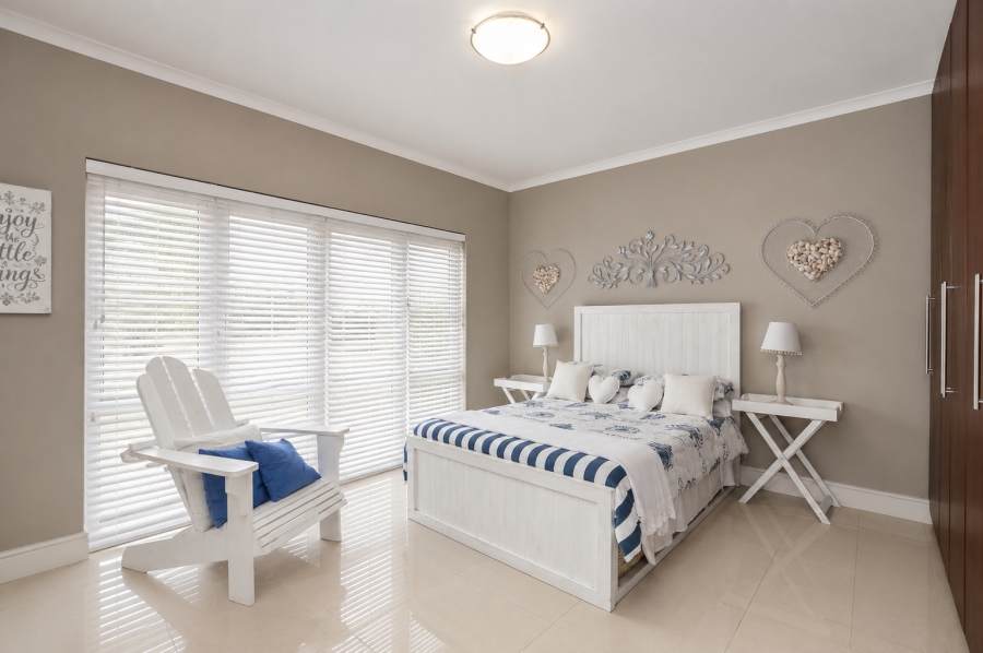 4 Bedroom Property for Sale in Yzerfontein Western Cape